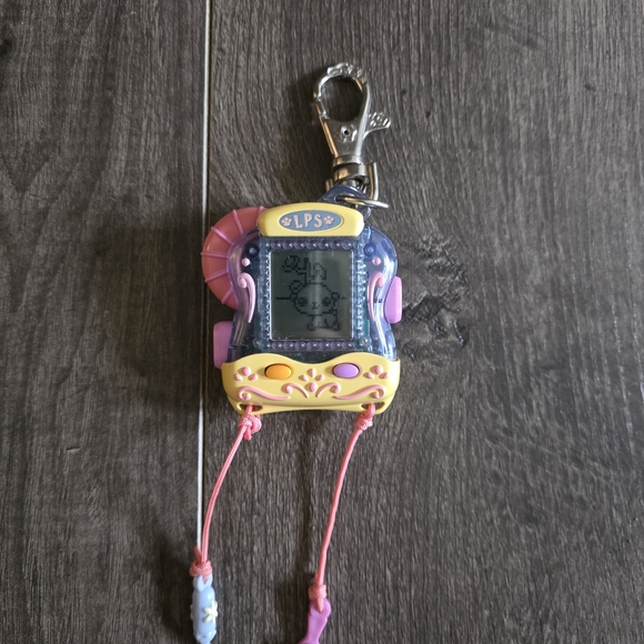 Littlest Pet Shop Digital Virtual Pet Hamster Handheld Electronic Keychain - Picture 3 of 3